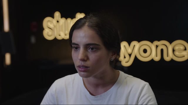 Comédienne au Studio Anyone
